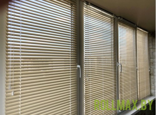 Жалюзи на балкон №09
