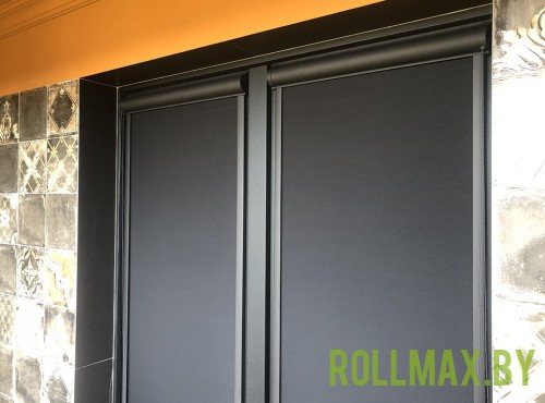 Черные рольшторы №04